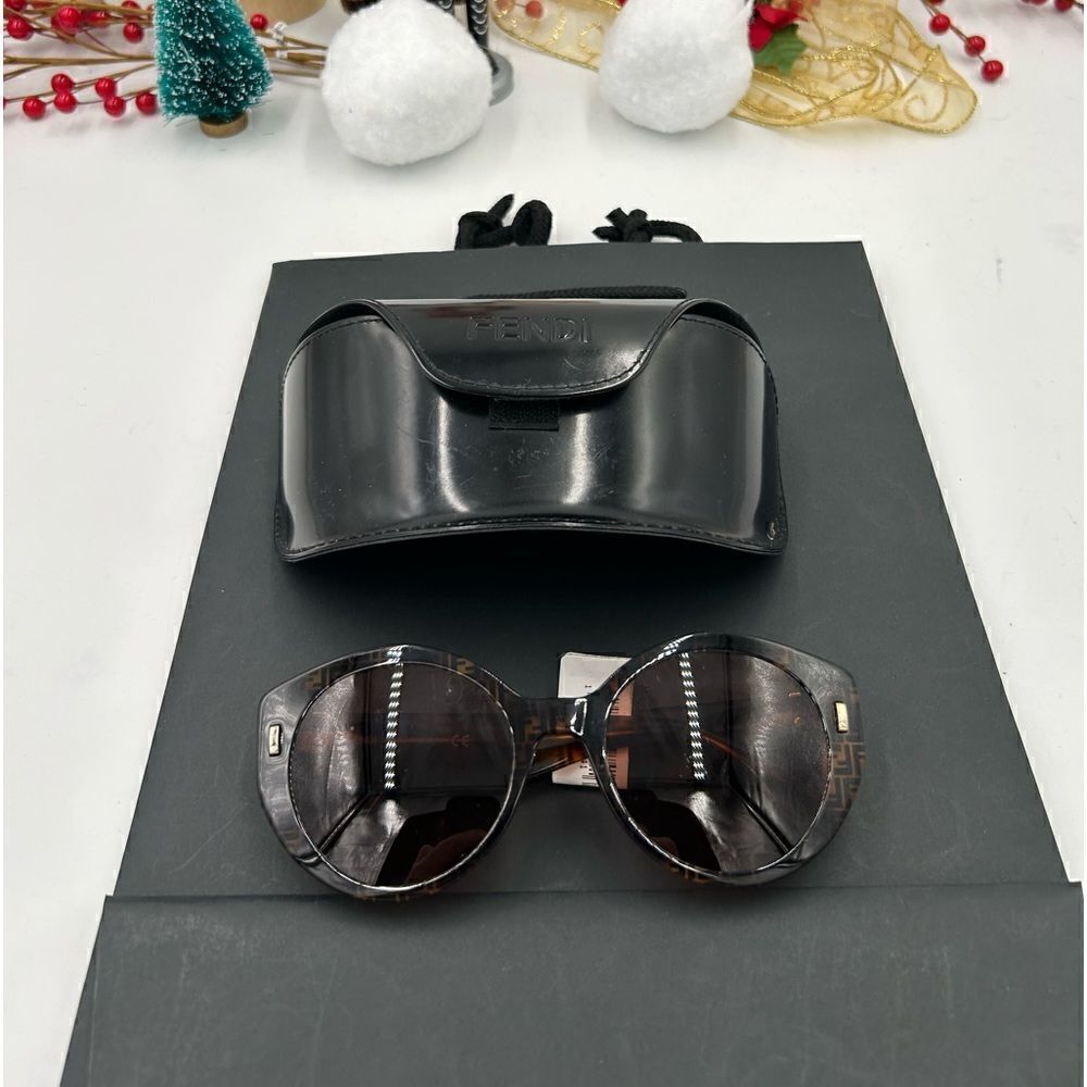 Women’s Fendi tortoiseshell sunglasses made in Italy